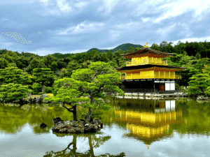 Il Padiglione d’Oro Kinkaku-ji a Kyoto