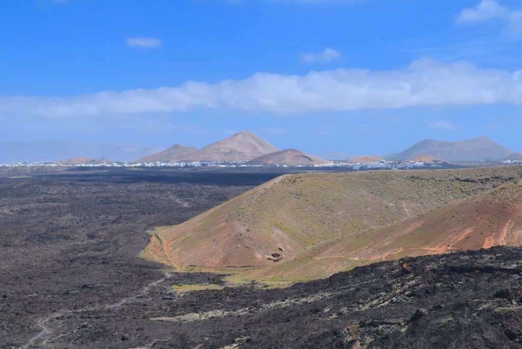 Lanzarote e la sua terra vulcanica nera