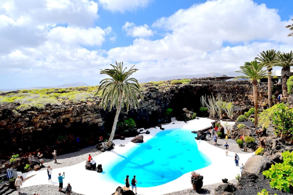 Spiaggia caraibica di Jameos del Agua di Cesar Manrique