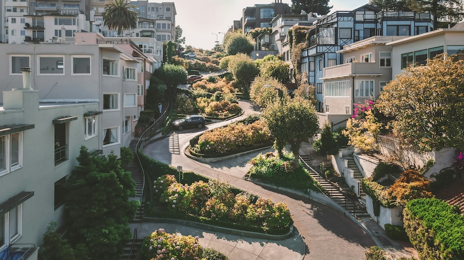 Vista dal basso di Lombard Street